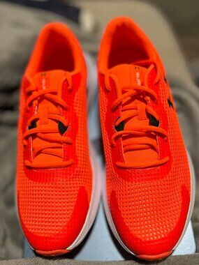 Under Armour Men's Athletic Shoes Bright Orange Size 10.5 NWT